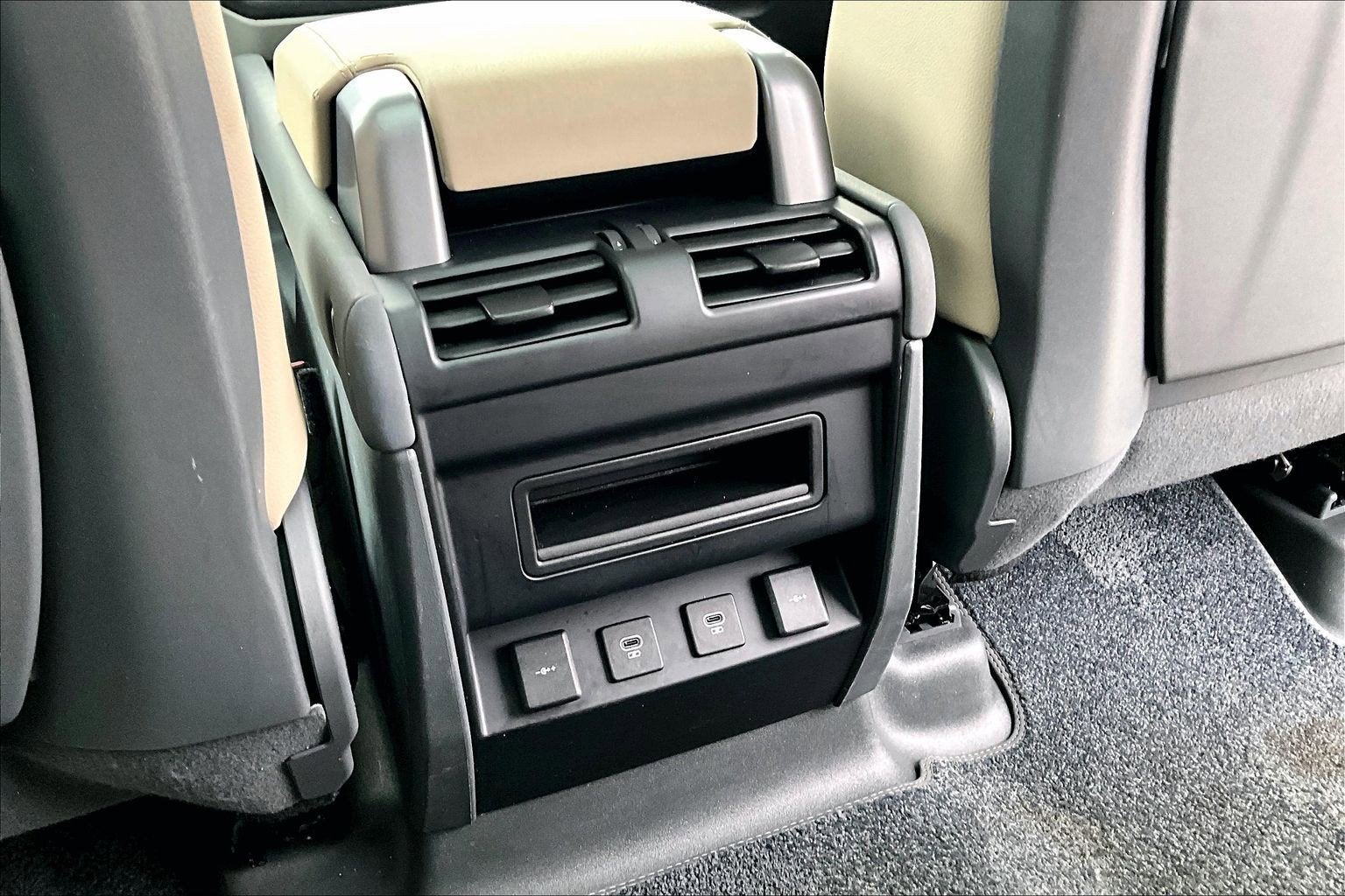 2022 Land Rover Defender SE