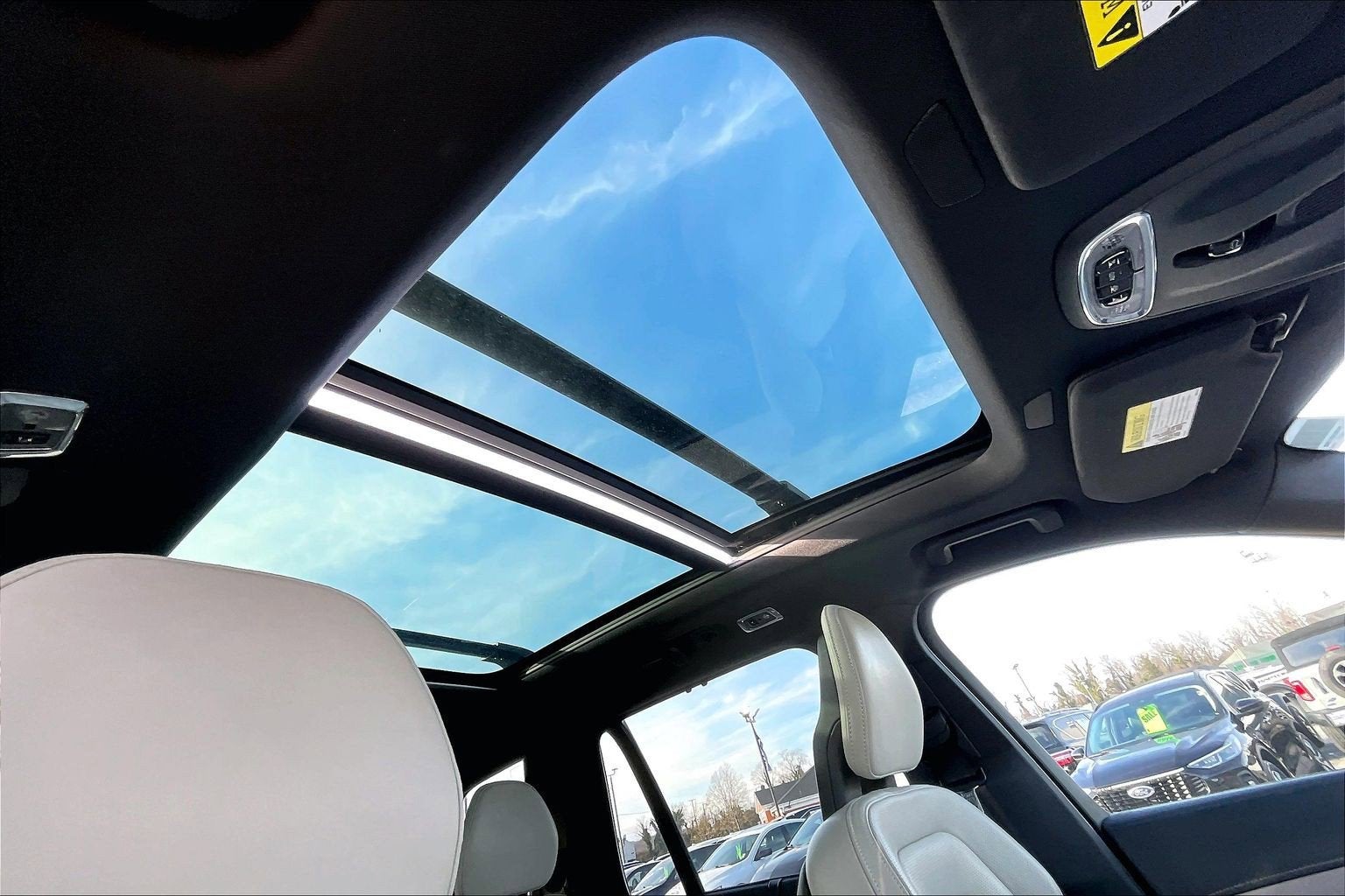 2022 Volvo XC90 Recharge Plug-In Hybrid R-Design