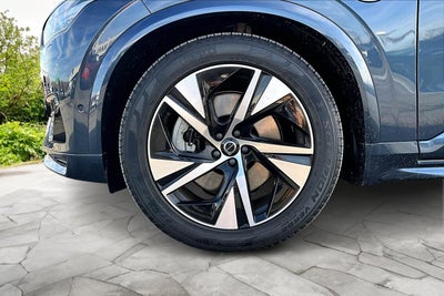 2022 Volvo XC90 Recharge Plug-In Hybrid R-Design