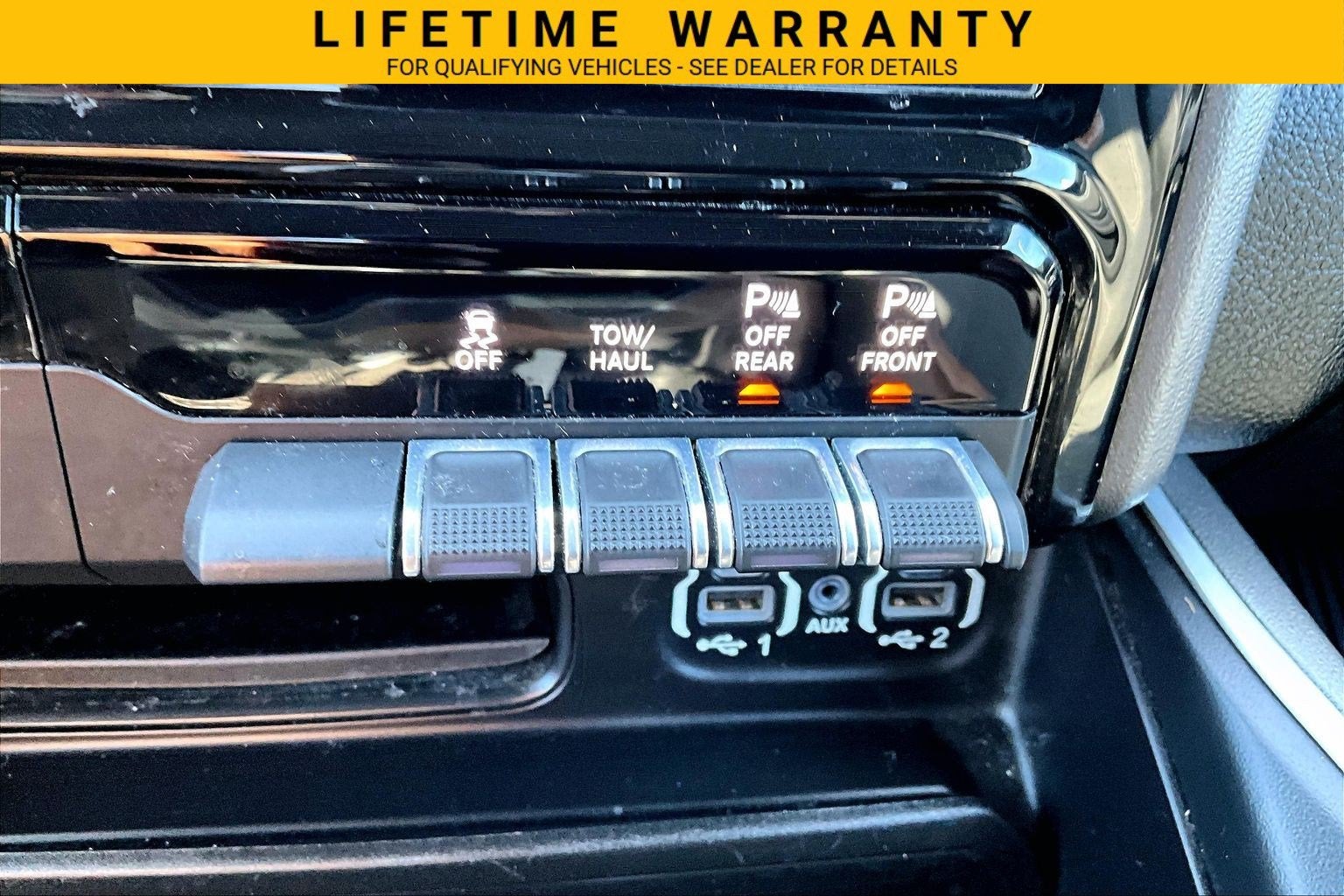 2020 RAM 1500 Big Horn Crew Cab 4x4 5'7" Box