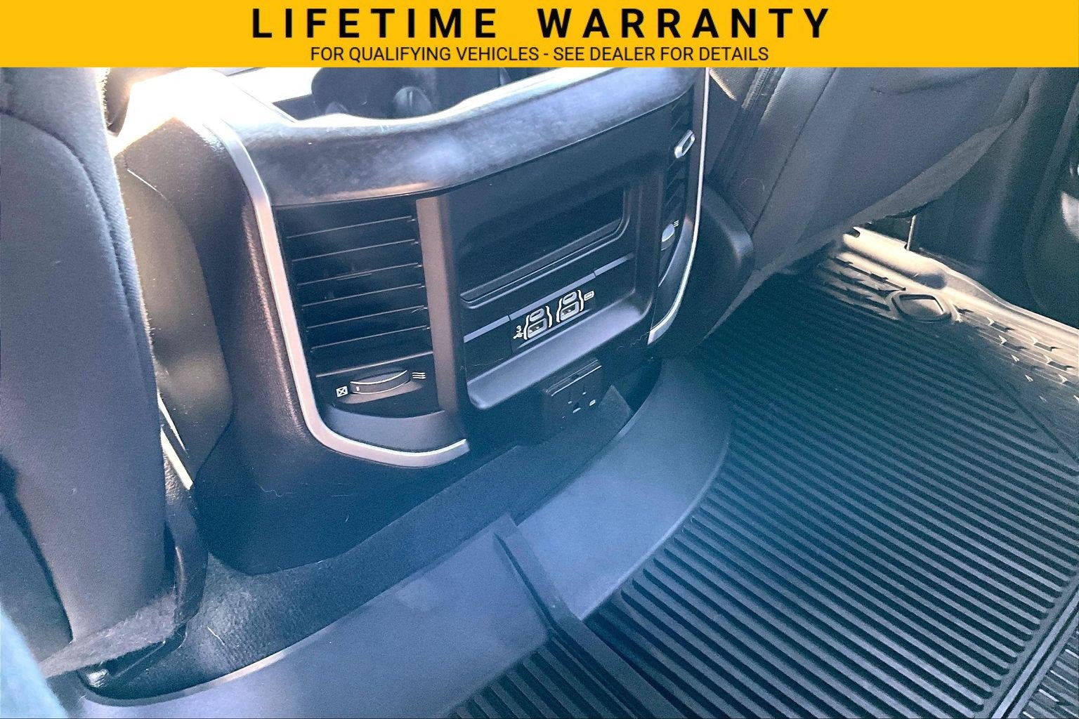 2020 RAM 1500 Big Horn Crew Cab 4x4 5'7" Box