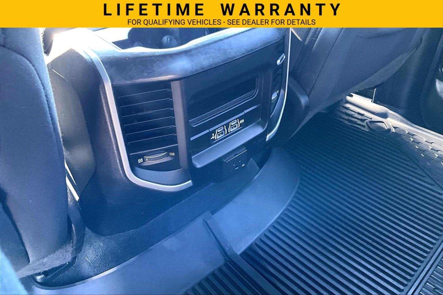 2020 RAM 1500 Big Horn Crew Cab 4x4 5'7" Box