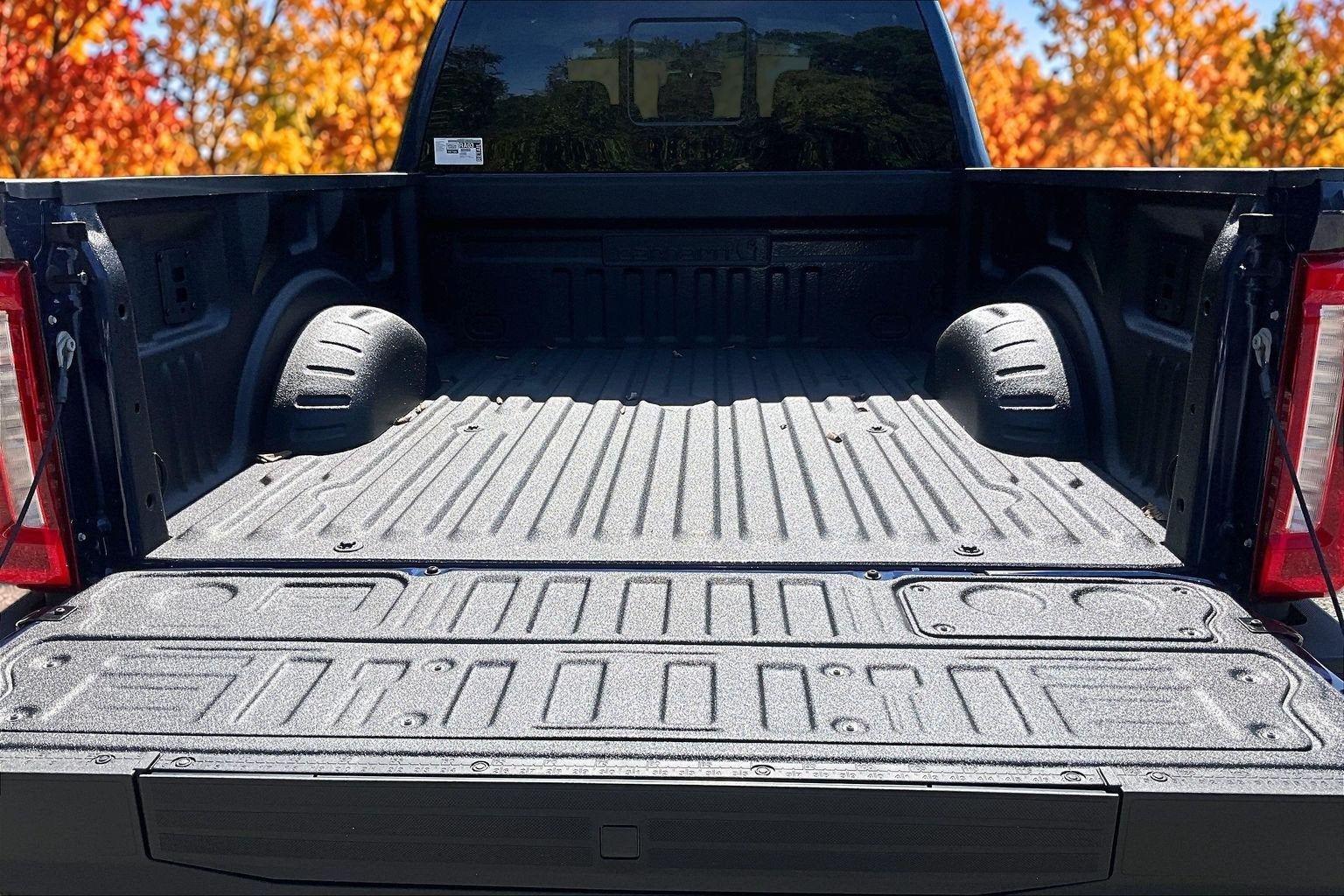 2027 Ford Super Duty F-350 SRW XLT