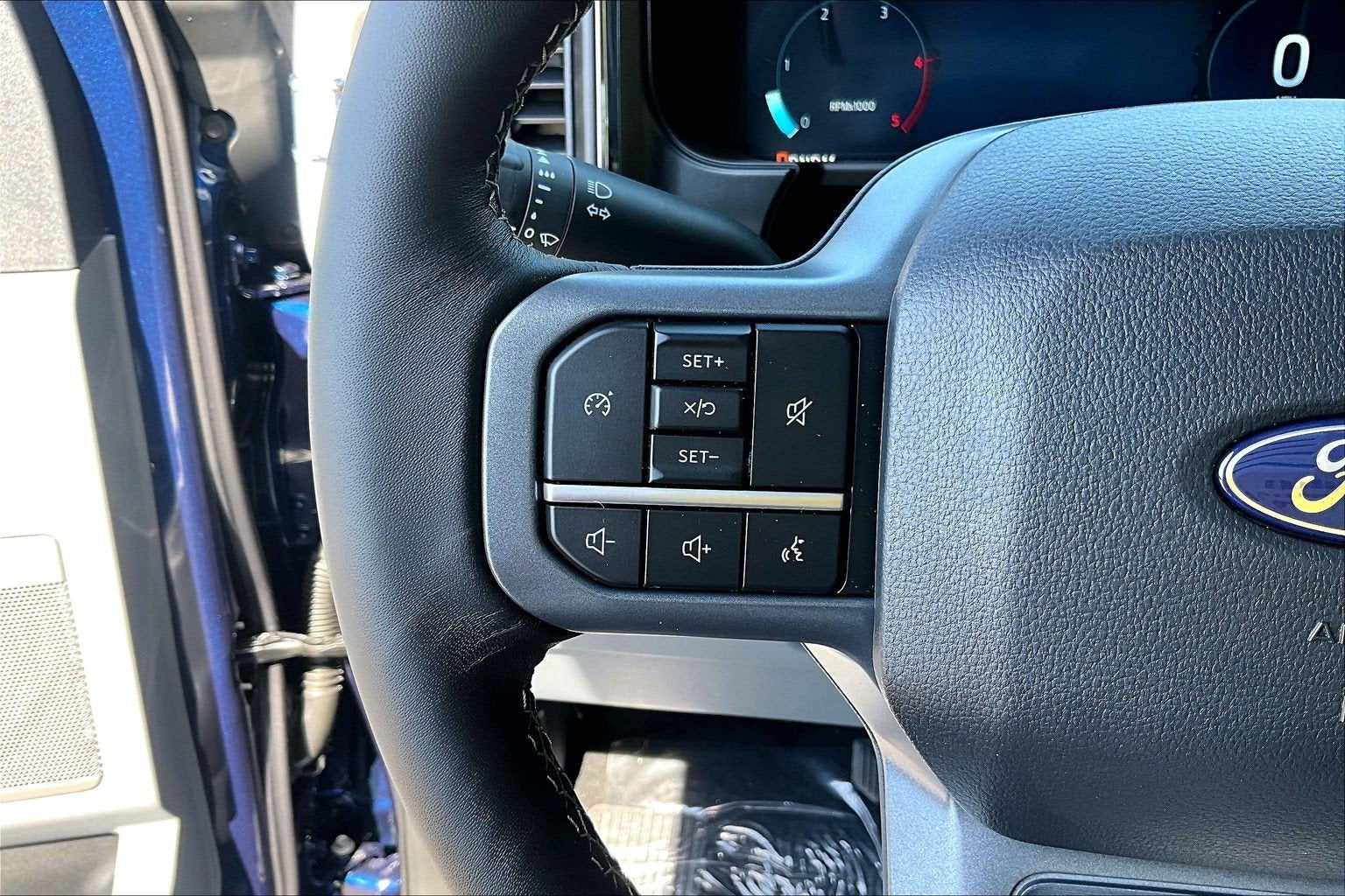 2027 Ford Super Duty F-350 SRW XLT