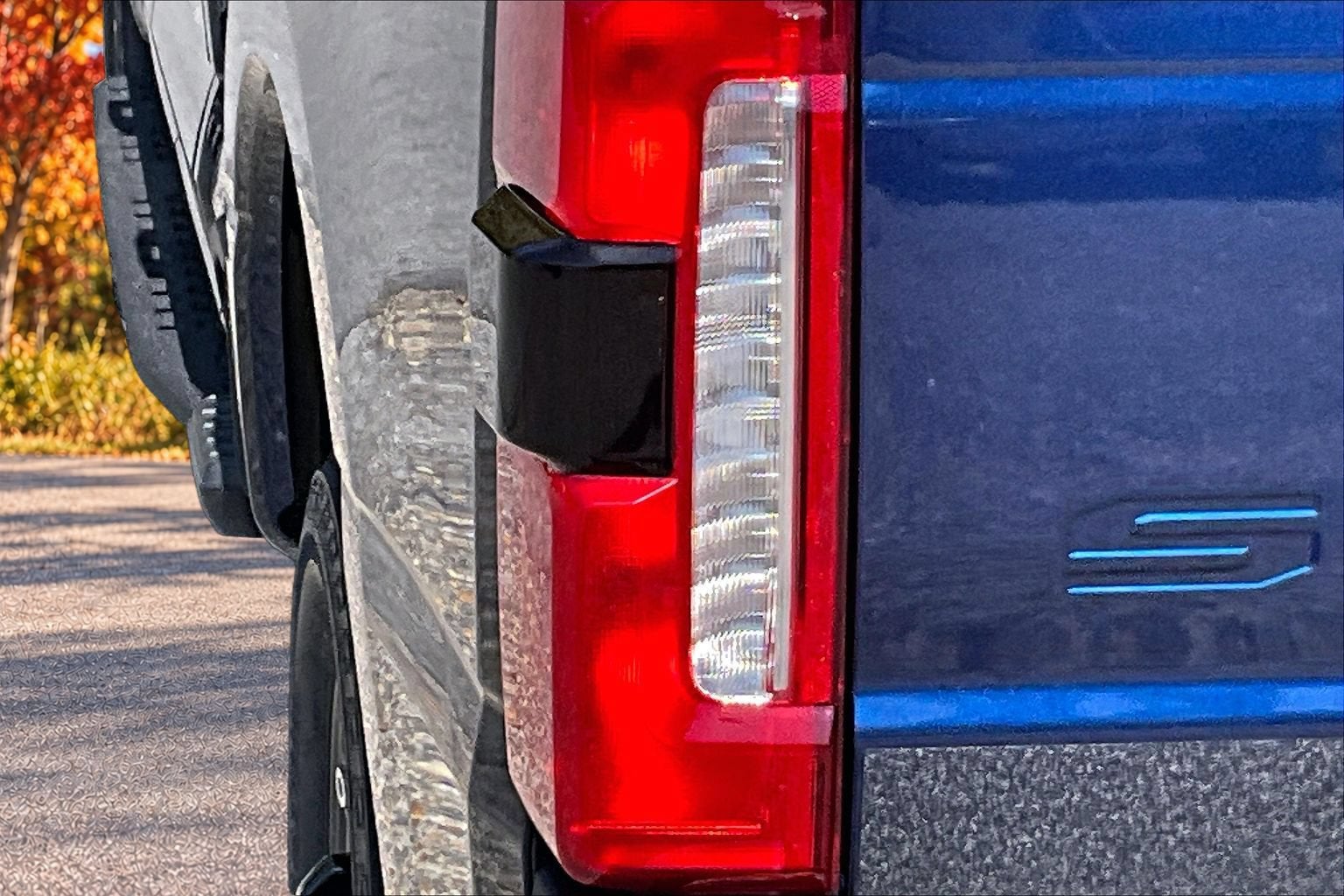 2027 Ford Super Duty F-350 SRW XLT