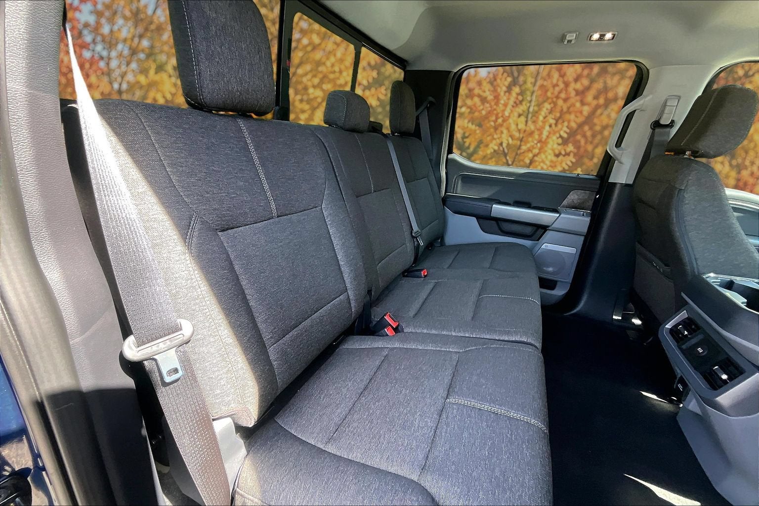 2027 Ford Super Duty F-350 SRW XLT