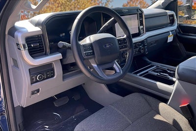2027 Ford Super Duty F-350 SRW XLT