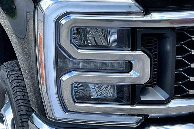 2026 Ford Super Duty F-350 DRW LARIAT