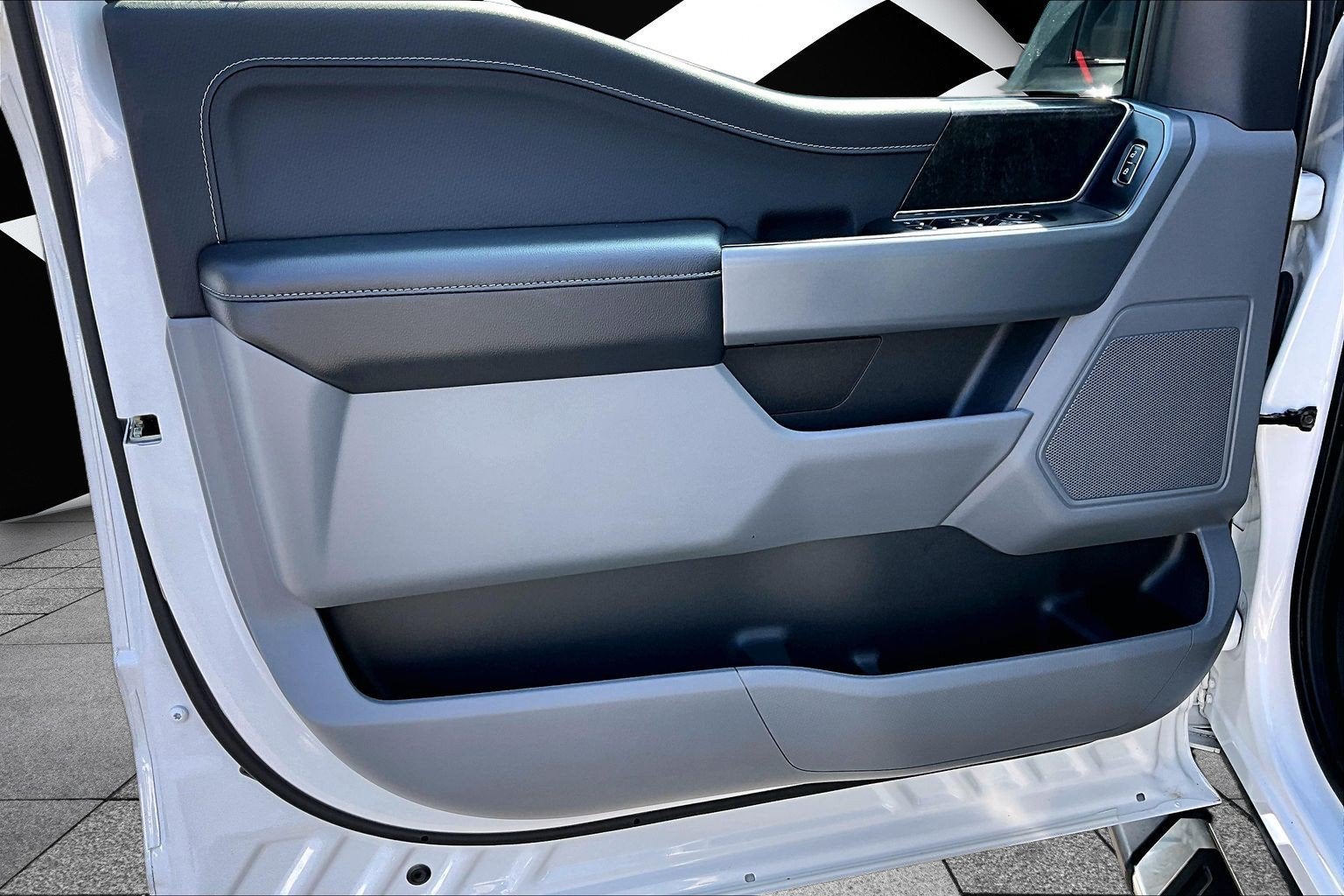 2023 Ford F-150 XLT V8 PANO ROOF
