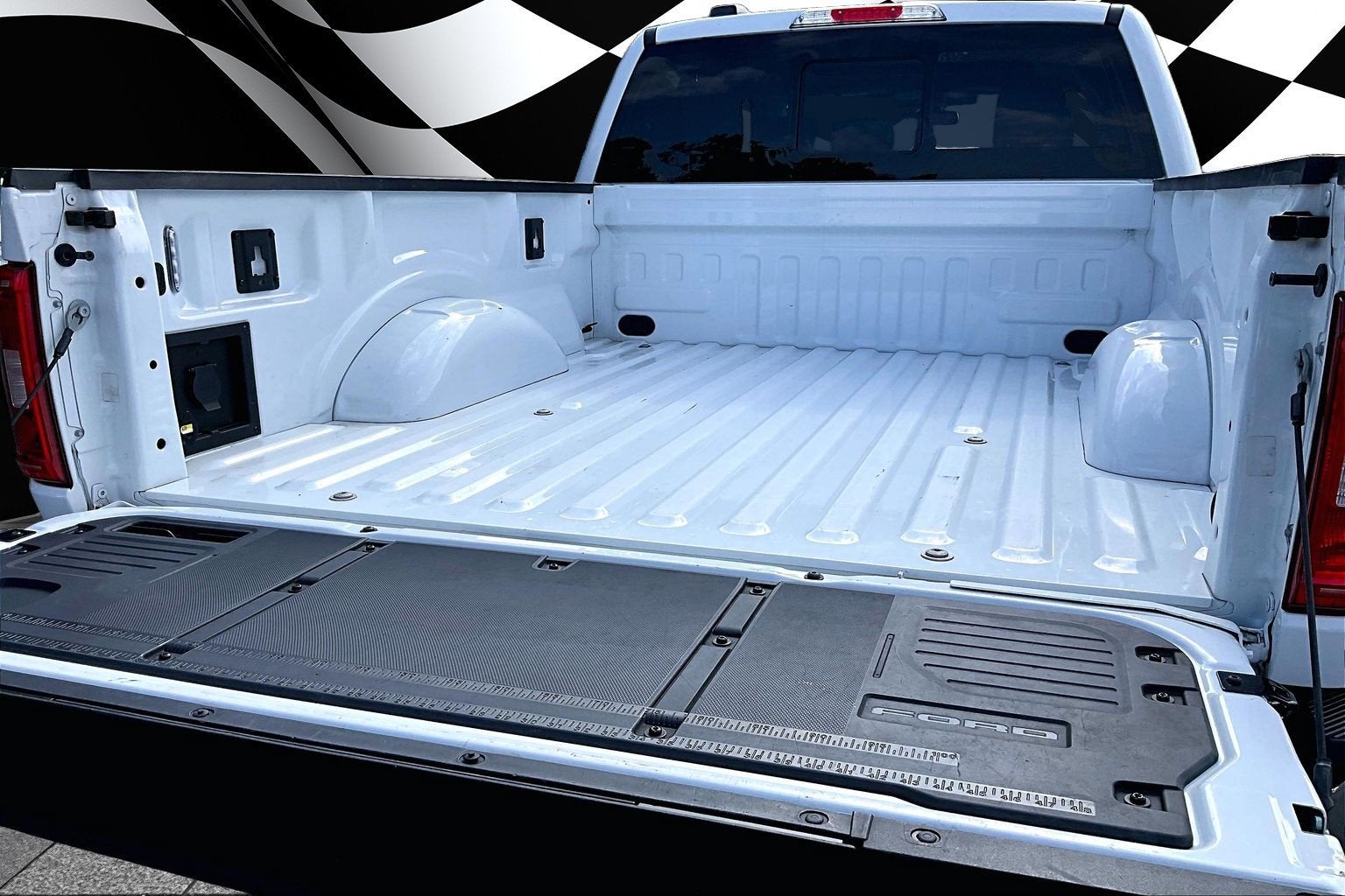2023 Ford F-150 XLT V8 PANO ROOF