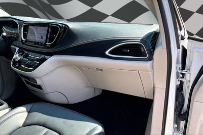 2023 Chrysler Pacifica Touring L AWD PANO ROOF