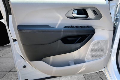 2023 Chrysler Pacifica Touring L AWD PANO ROOF