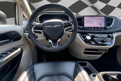 2023 Chrysler Pacifica Touring L AWD PANO ROOF