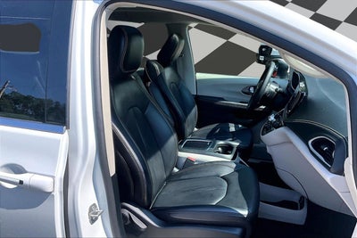 2023 Chrysler Pacifica Touring L AWD PANO ROOF