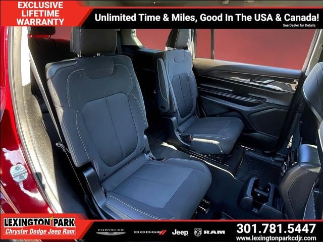2023 Jeep Grand Cherokee L Laredo 4x4