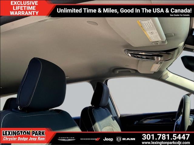 2023 Jeep Grand Cherokee L Laredo 4x4