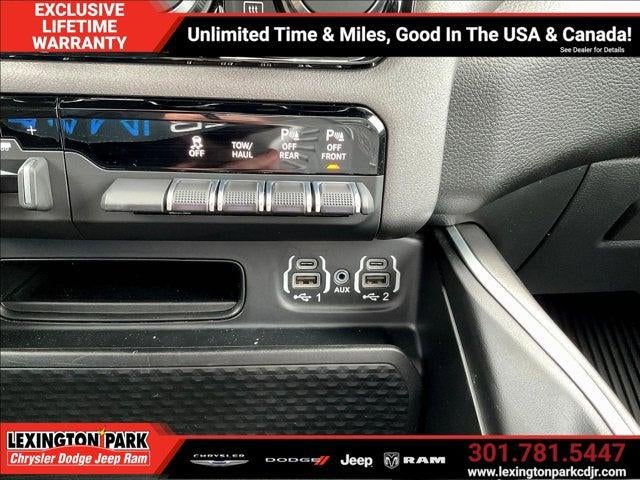 2022 RAM 1500 Big Horn Crew Cab 4x4 5'7' Box