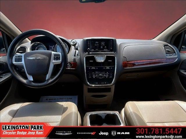 2015 Chrysler Town & Country Touring