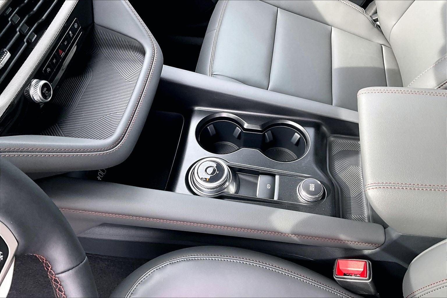 2027 Ford Explorer Active w/200A Pkg