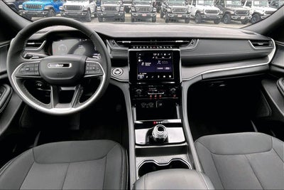 2025 Jeep Grand Cherokee Laredo X 4x4