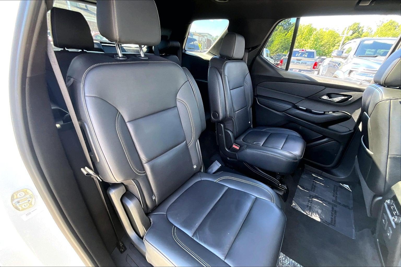 2023 Chevrolet Traverse AWD LT Leather
