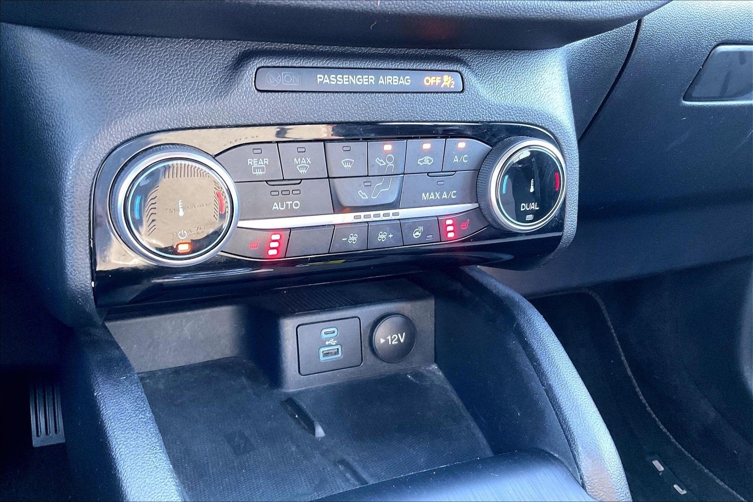 2022 Ford Escape Titanium Hybrid