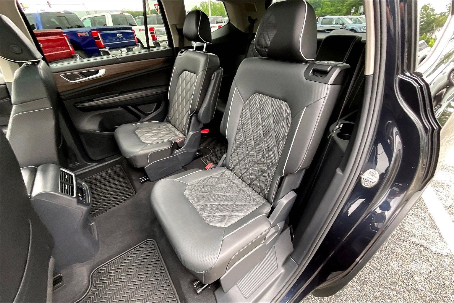 2025 Volkswagen Atlas 2.0T SEL Premium R-Line