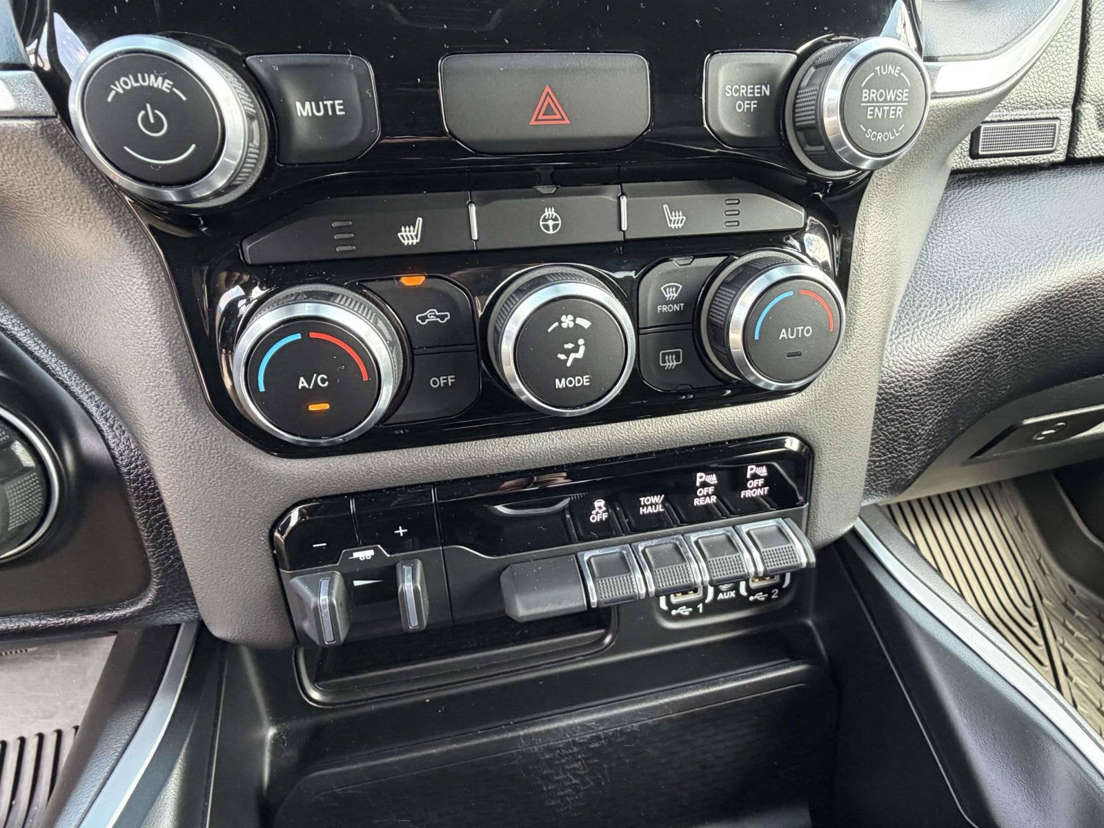 2022 RAM 1500 Big Horn Crew Cab 4x4 5'7' Box