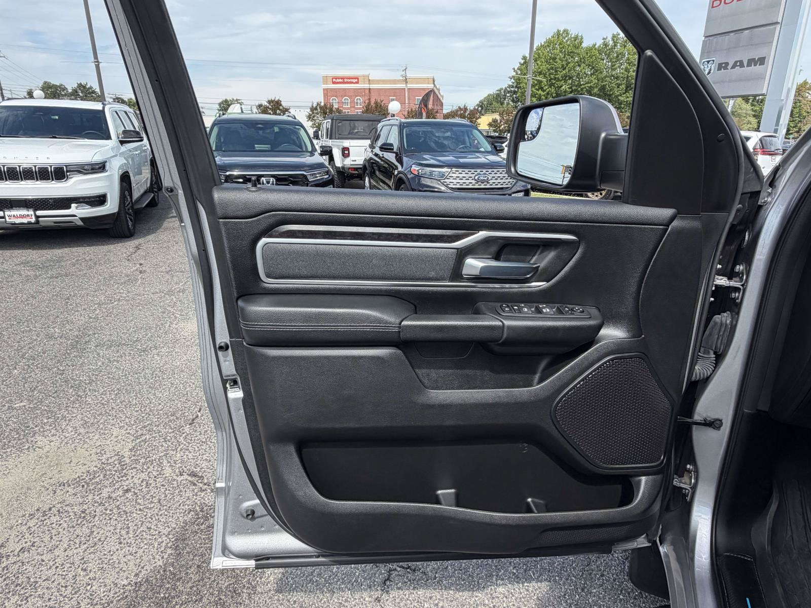 2022 RAM 1500 Big Horn Crew Cab 4x4 5'7' Box