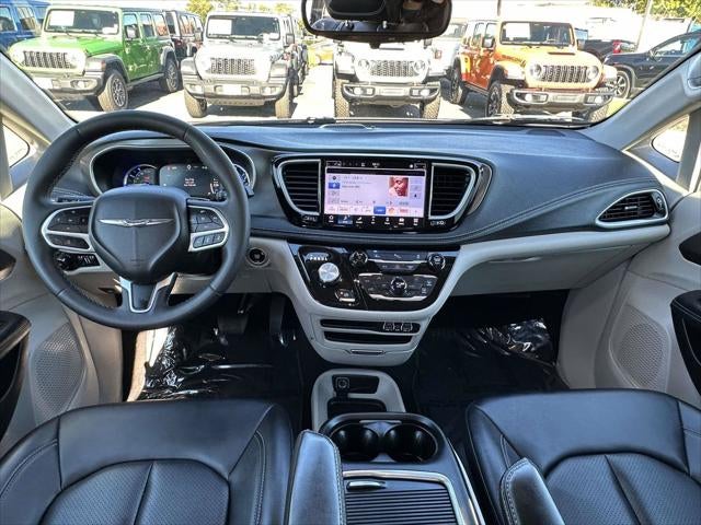 2024 Chrysler Pacifica Hybrid Select