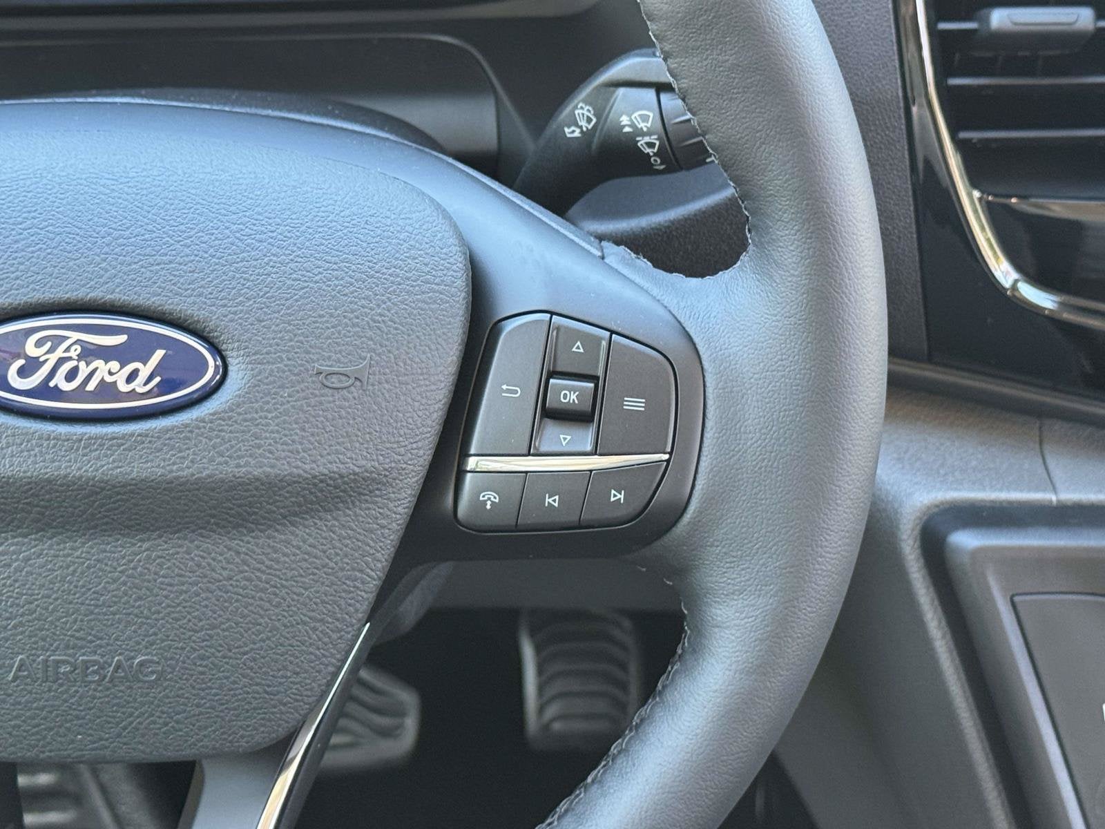 2027 Ford Transit Passenger Wagon XLT