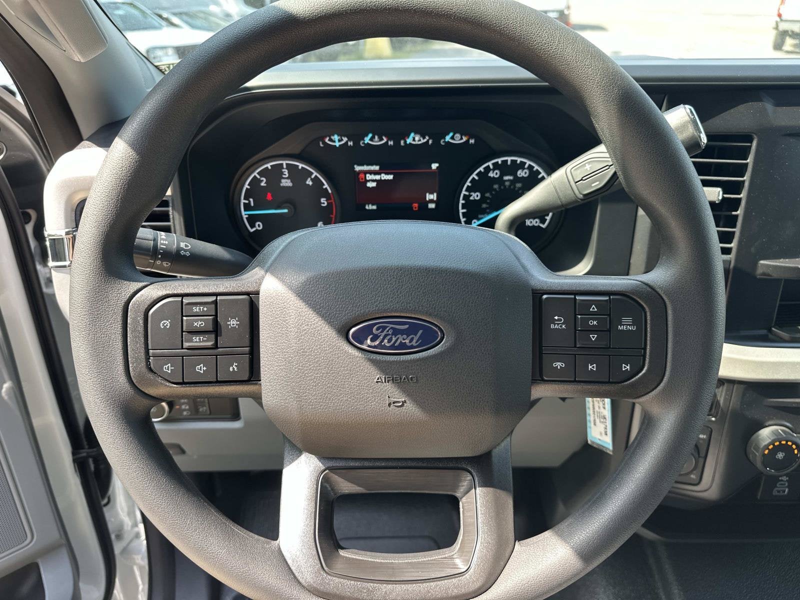 2027 Ford Super Duty F-350 SRW XL