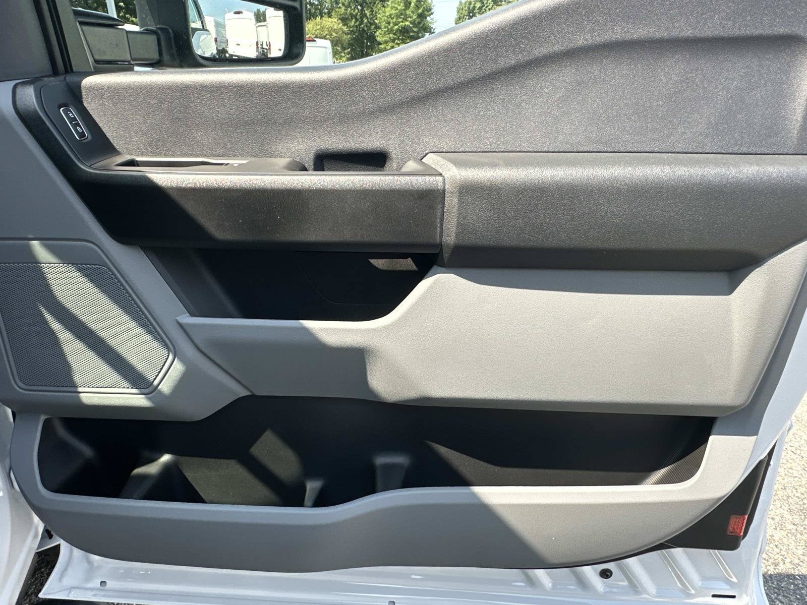 2027 Ford Super Duty F-350 SRW XL