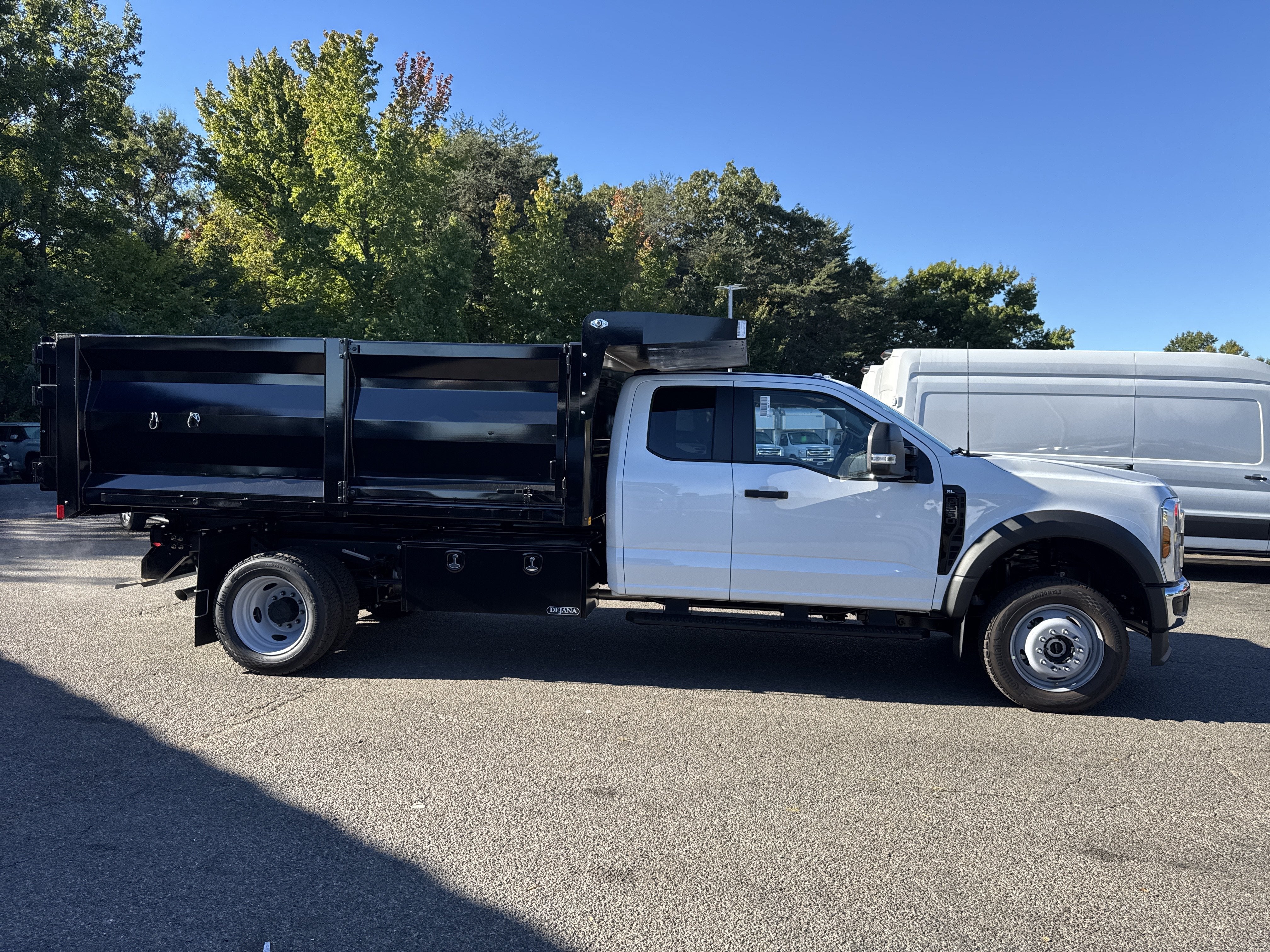 2027 Ford Super Duty F-550 DRW XL