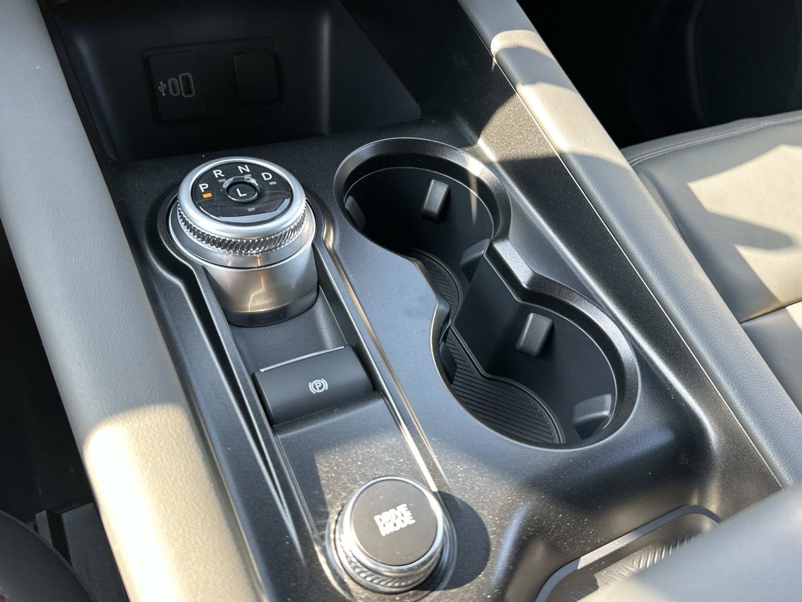 2027 Ford Explorer Active w/200A Pkg