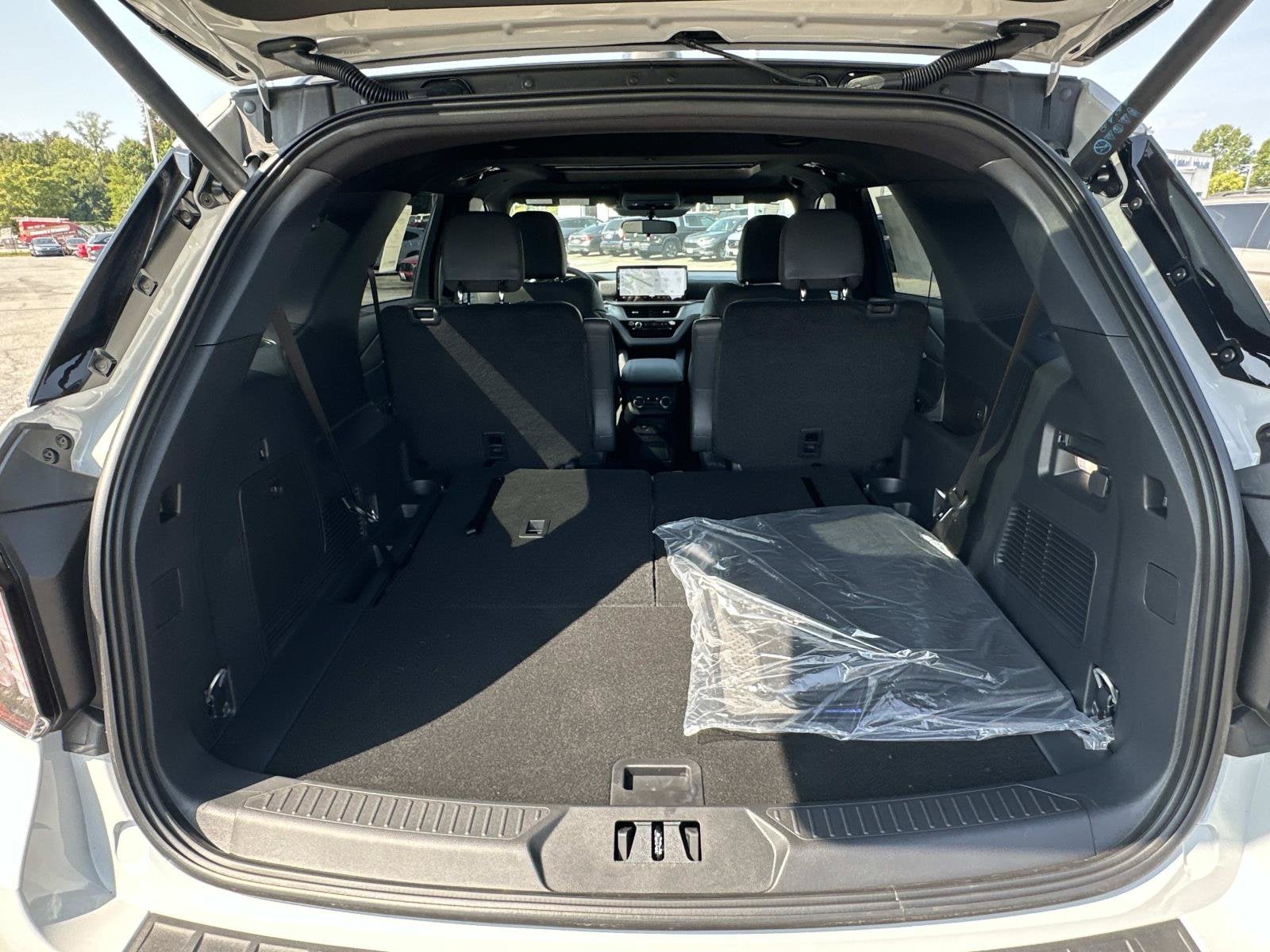 2027 Ford Explorer Active w/200A Pkg