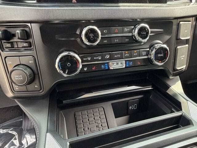 2026 Ford Super Duty F-350 SRW Platinum