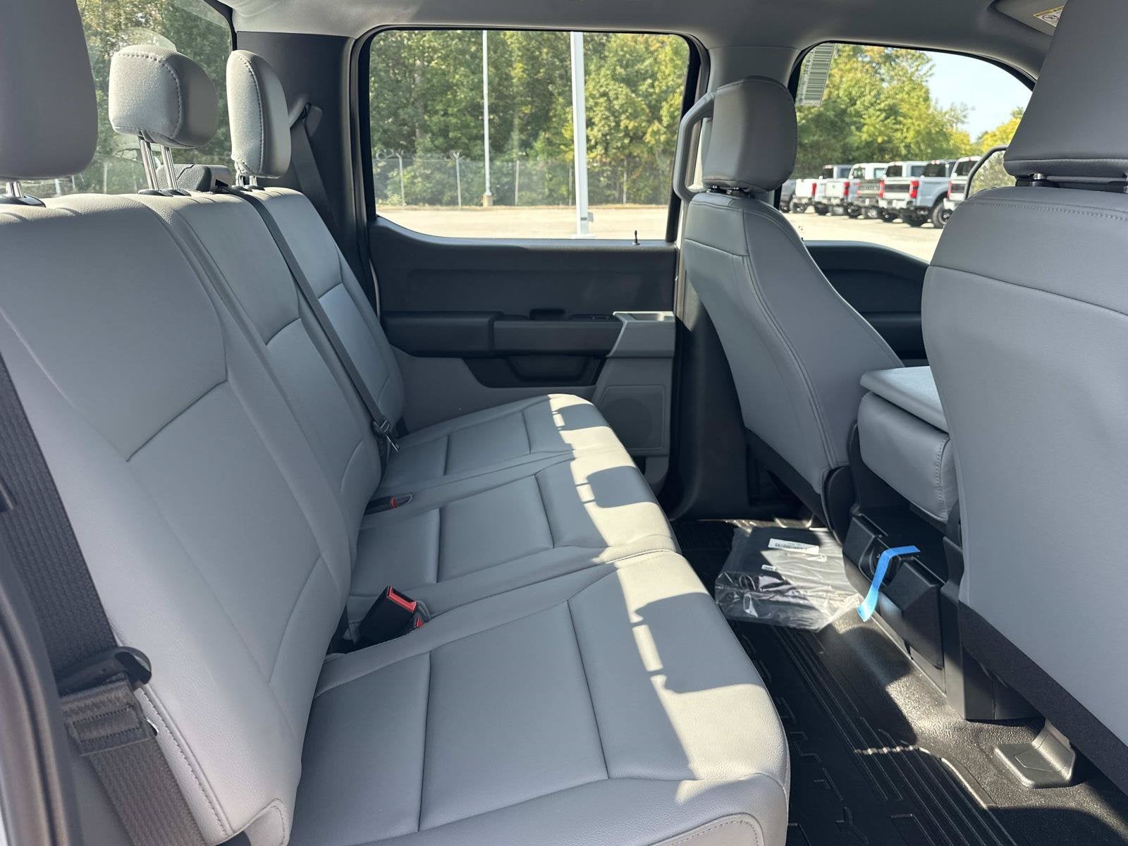 2027 Ford Super Duty F-350 DRW XL
