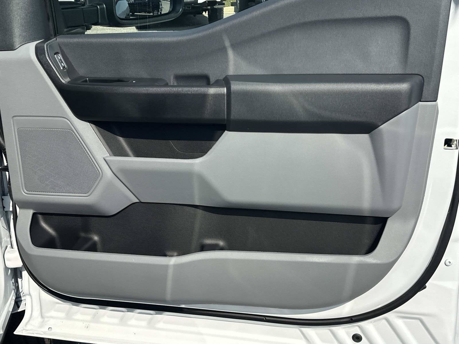 2027 Ford Super Duty F-350 DRW XL