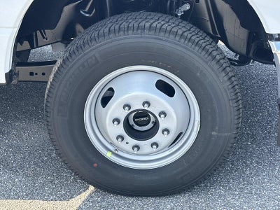 2027 Ford Super Duty F-350 DRW XL