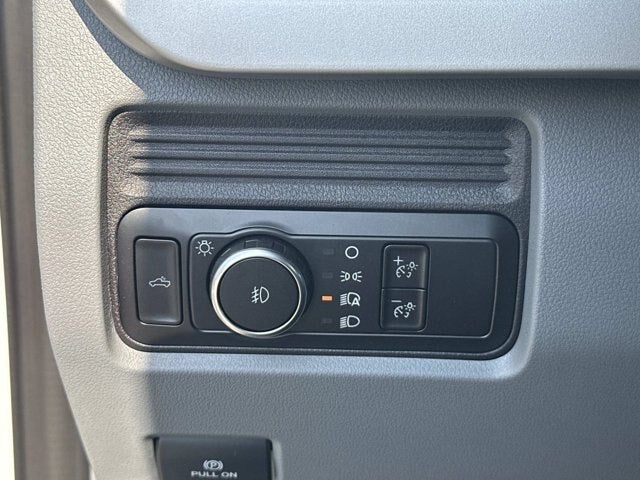 2027 Ford Super Duty F-350 DRW XL