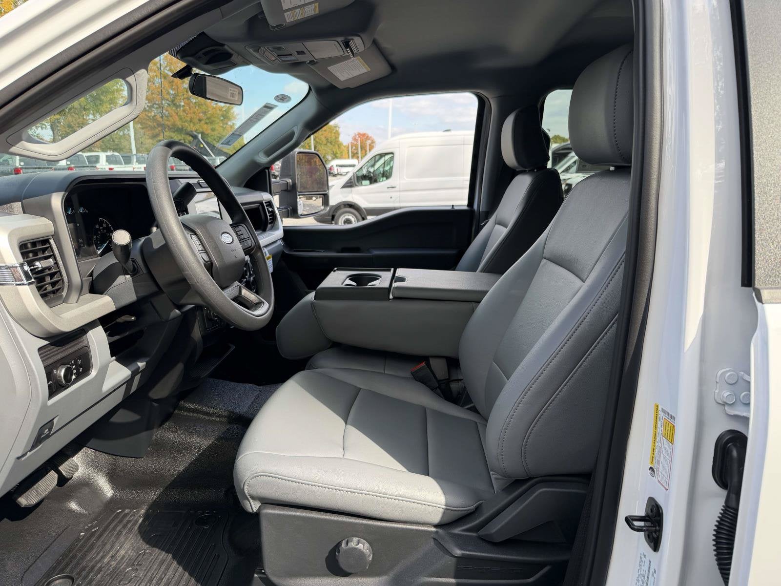 2027 Ford Super Duty F-350 DRW XL