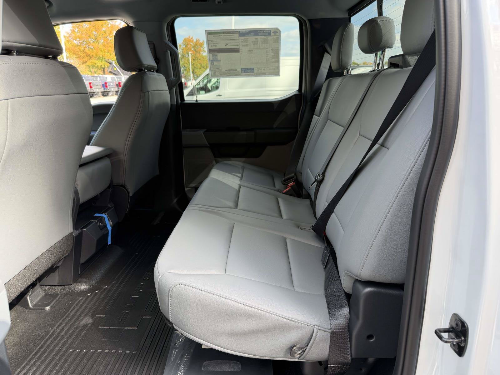 2027 Ford Super Duty F-350 DRW XL