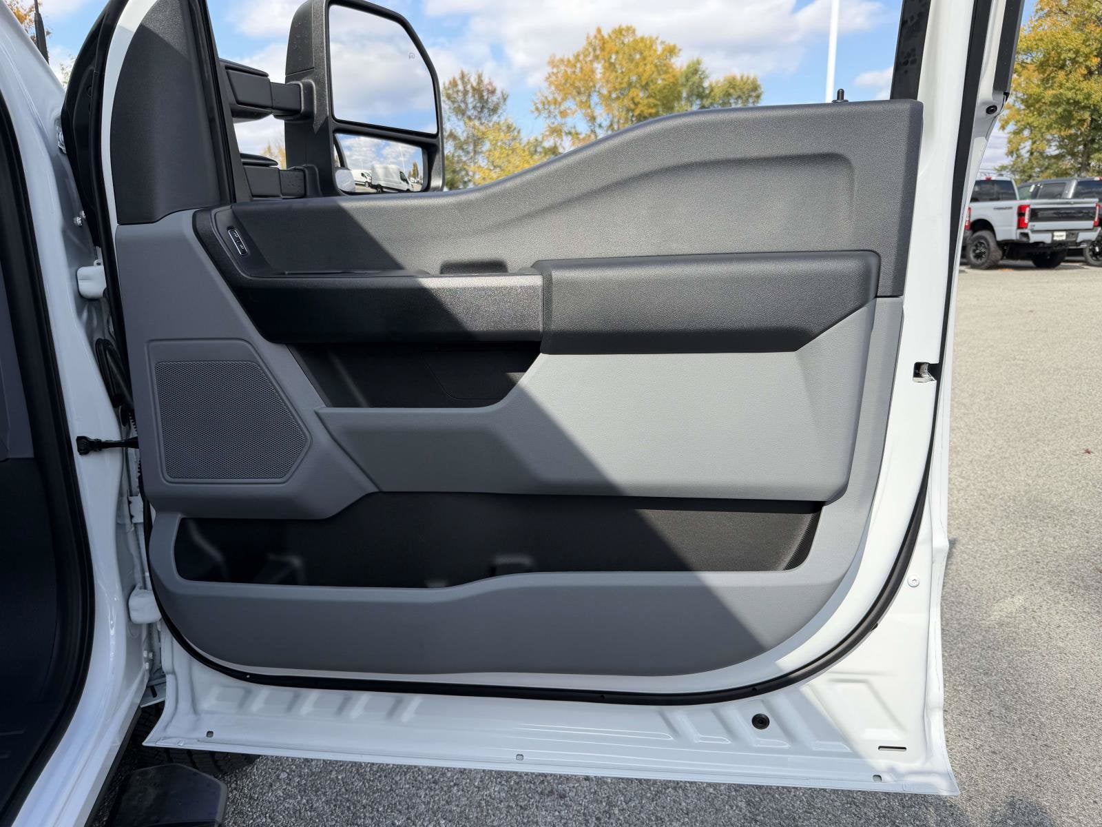 2027 Ford Super Duty F-350 DRW XL