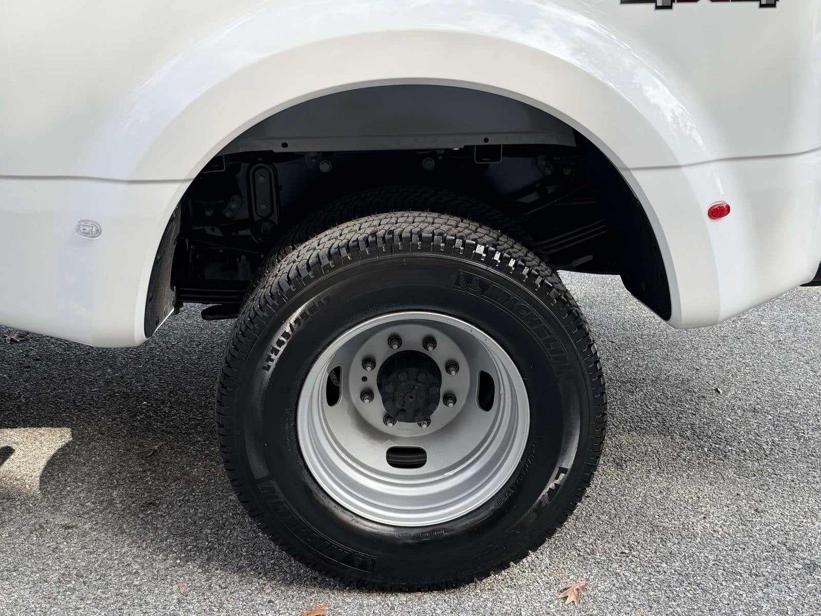 2027 Ford Super Duty F-350 DRW XL