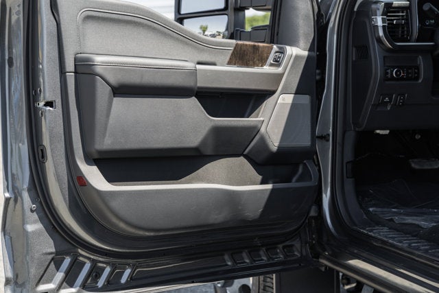2026 Ford Super Duty F-350 DRW LARIAT