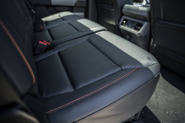 2026 Ford Super Duty F-350 DRW LARIAT