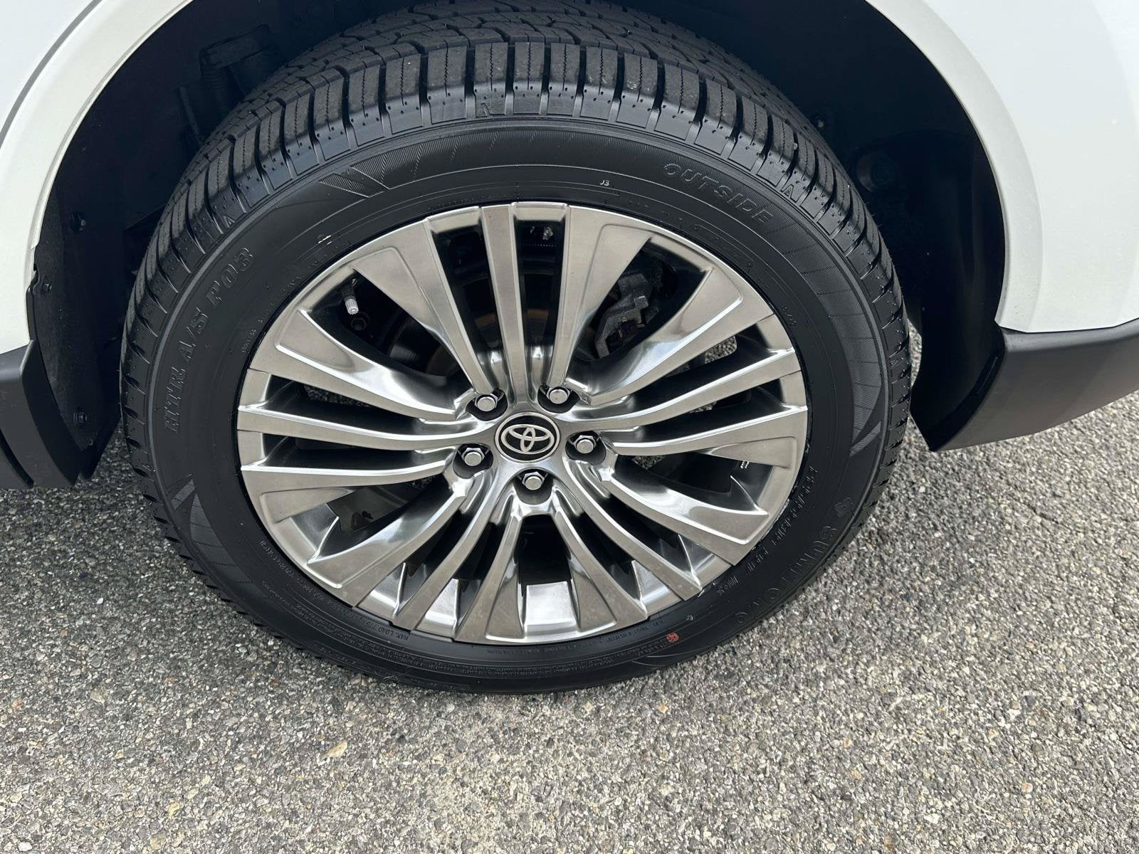 2023 Toyota Venza Base