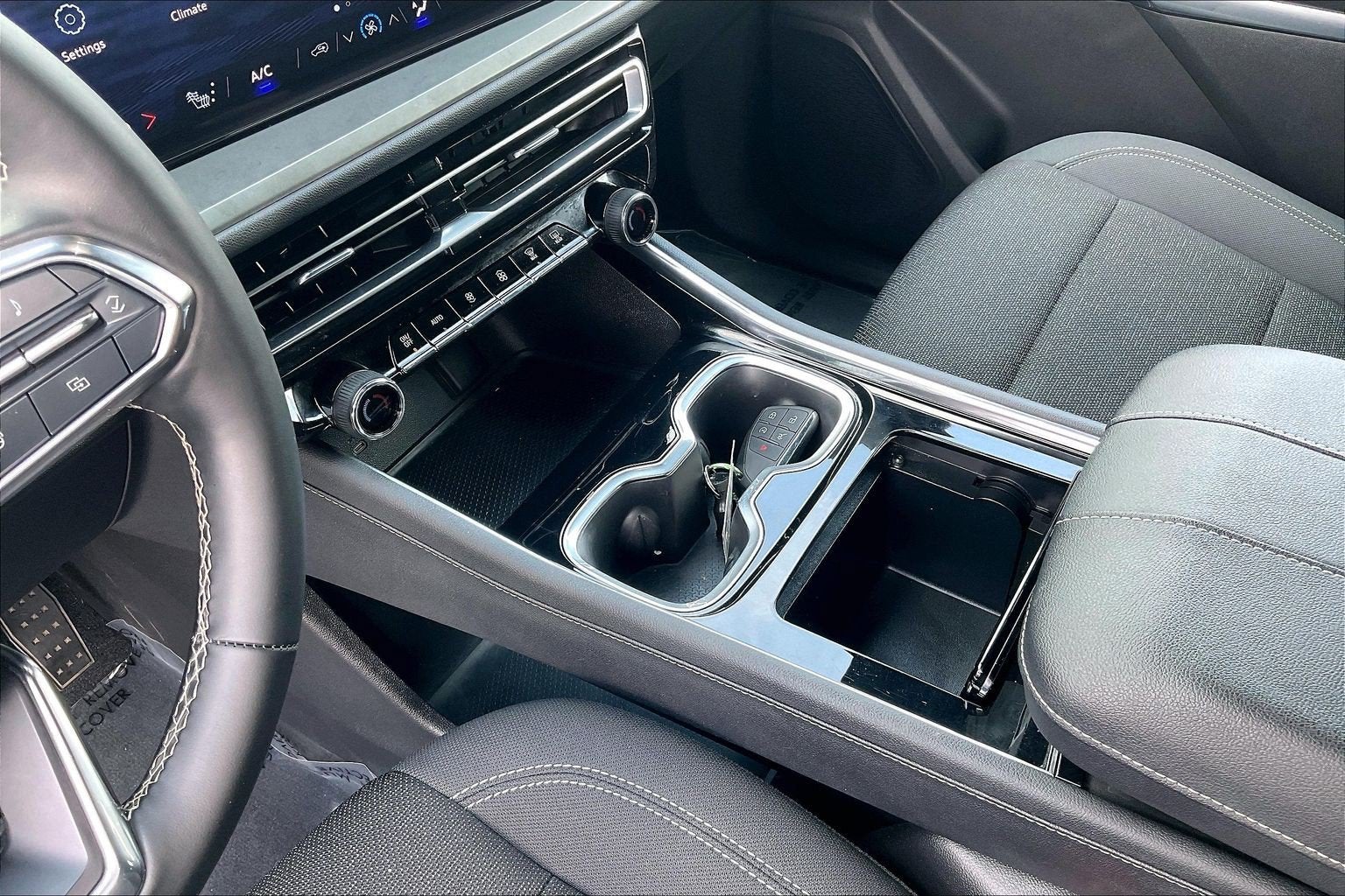 2024 Chevrolet Traverse FWD LS