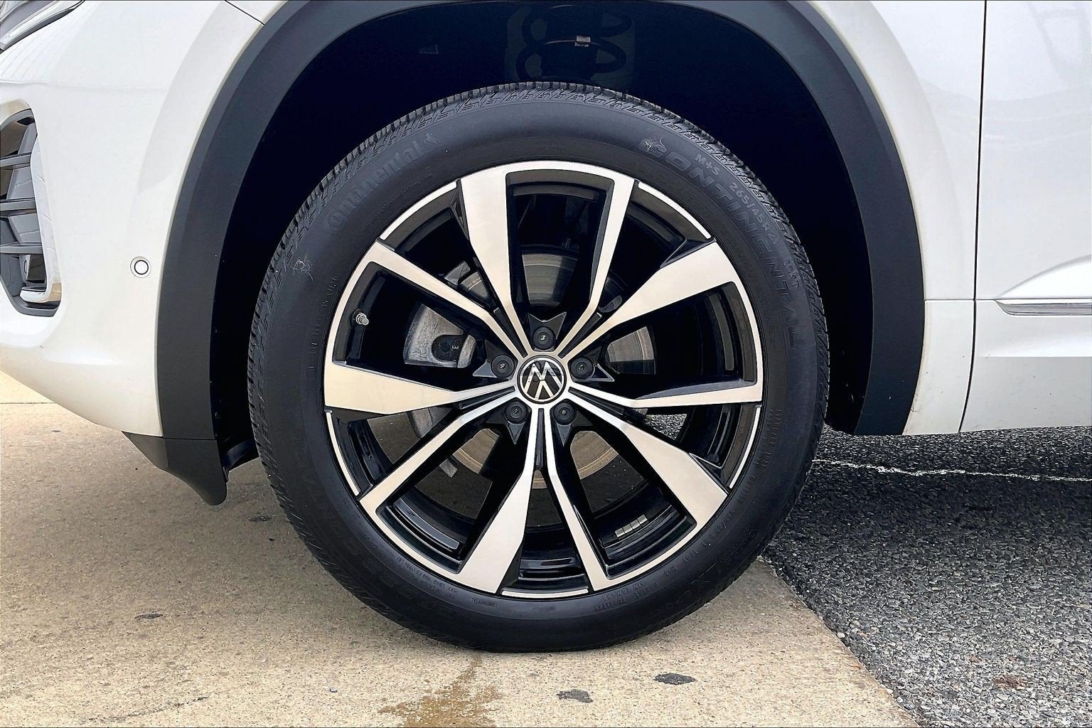 2025 Volkswagen Atlas Cross Sport 2.0T SEL Premium R-Line